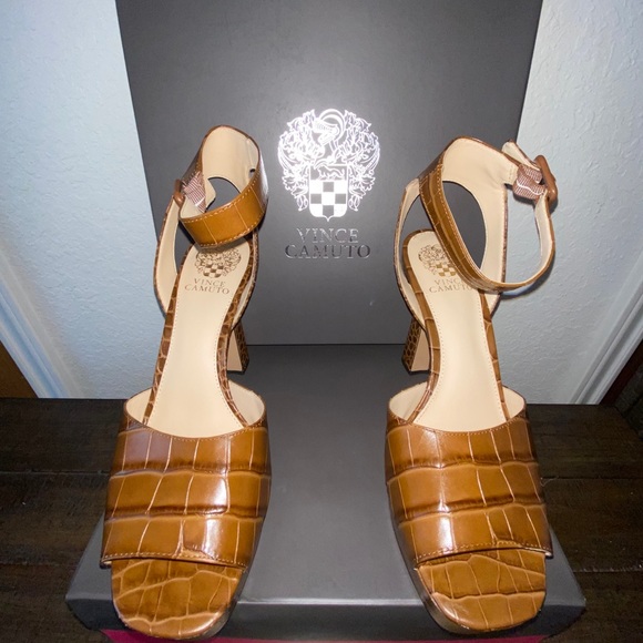 New Vince Camuto size 10 - Picture 3 of 5